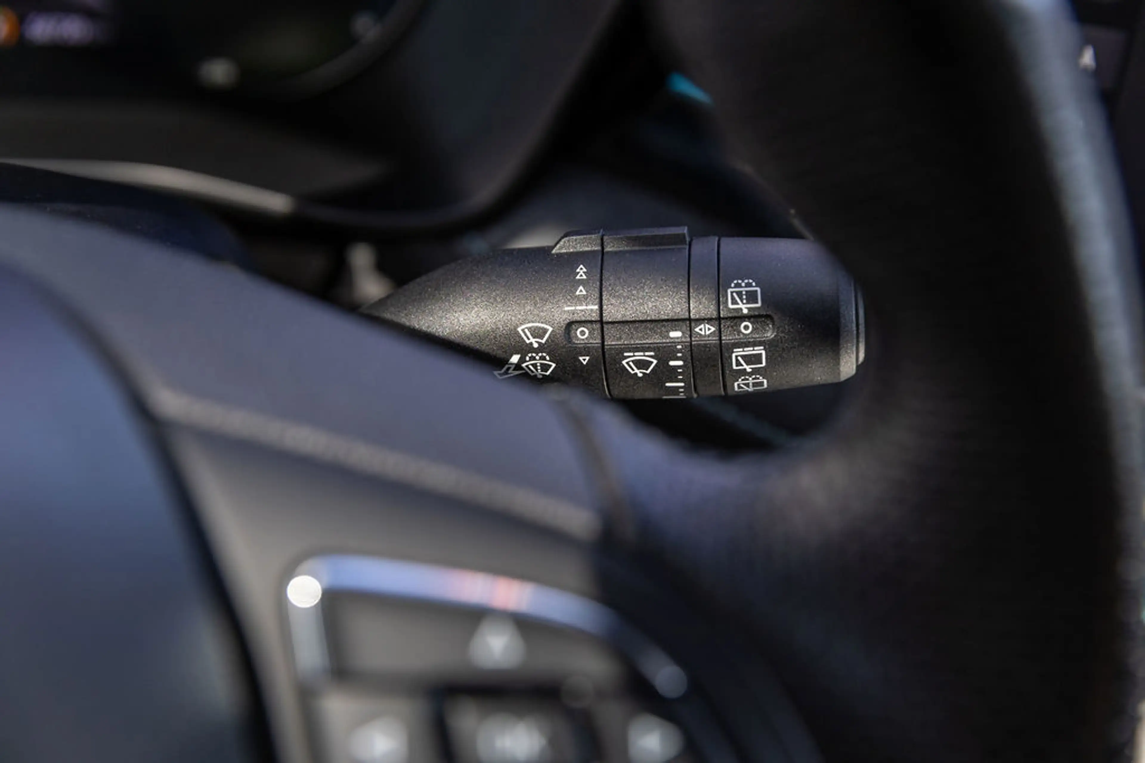 MG MG5 Electric Long Range Luxury 61 kWh Black — photo 17