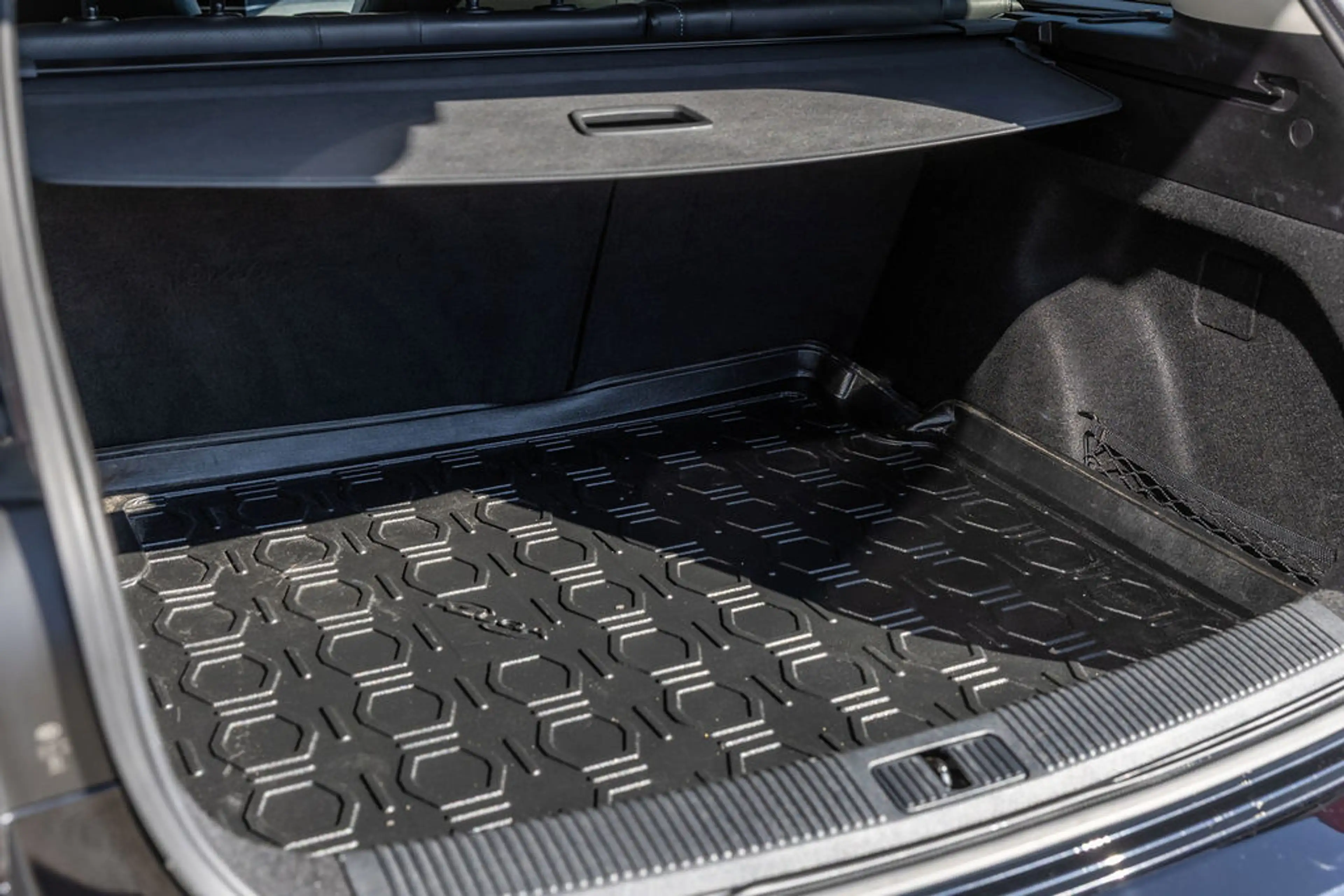 MG MG5 Electric Long Range Luxury 61 kWh Black — photo 46