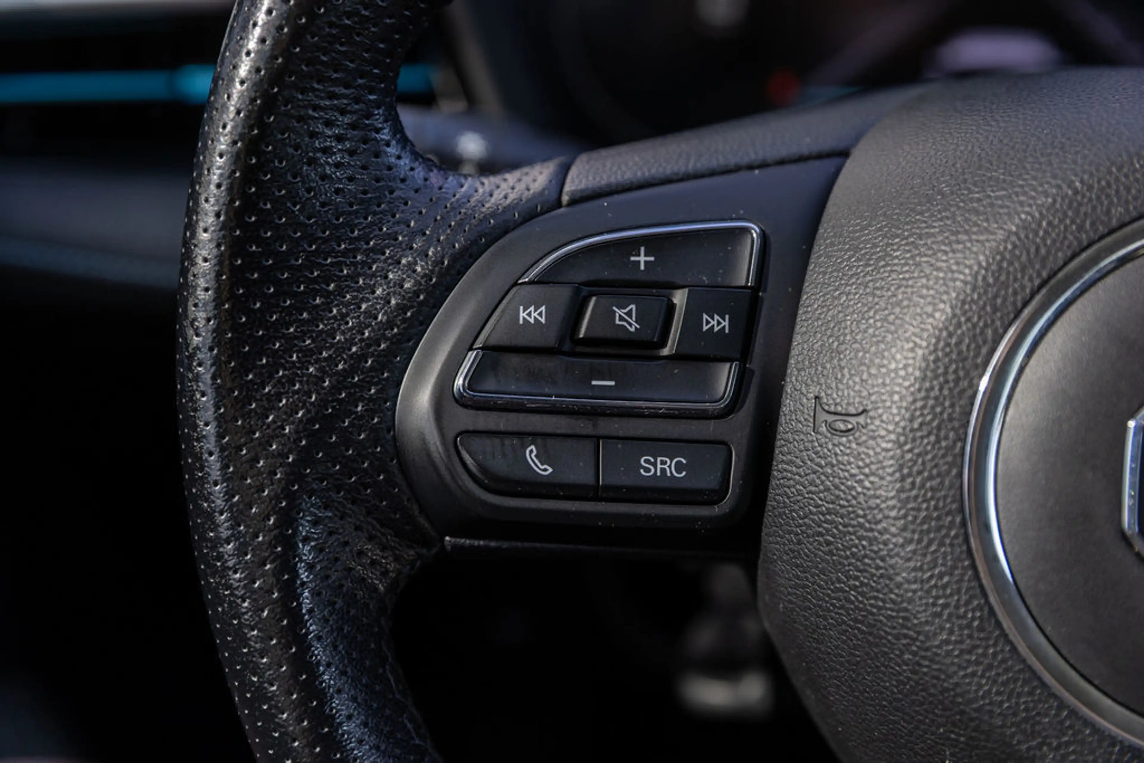 MG MG5 Electric Long Range Luxury 61 kWh Black — photo 18