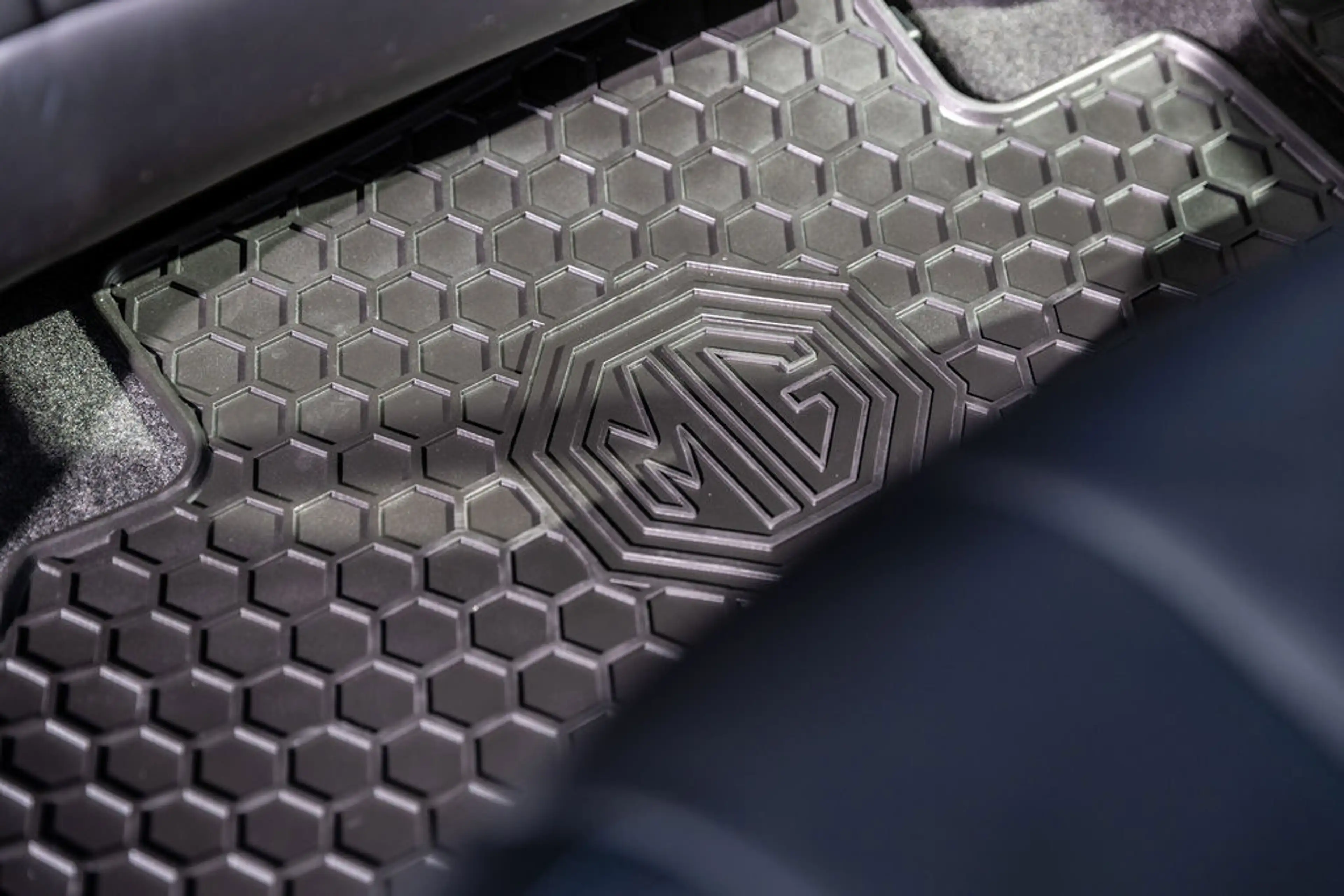 MG MG5 Electric Long Range Luxury 61 kWh Black — photo 32