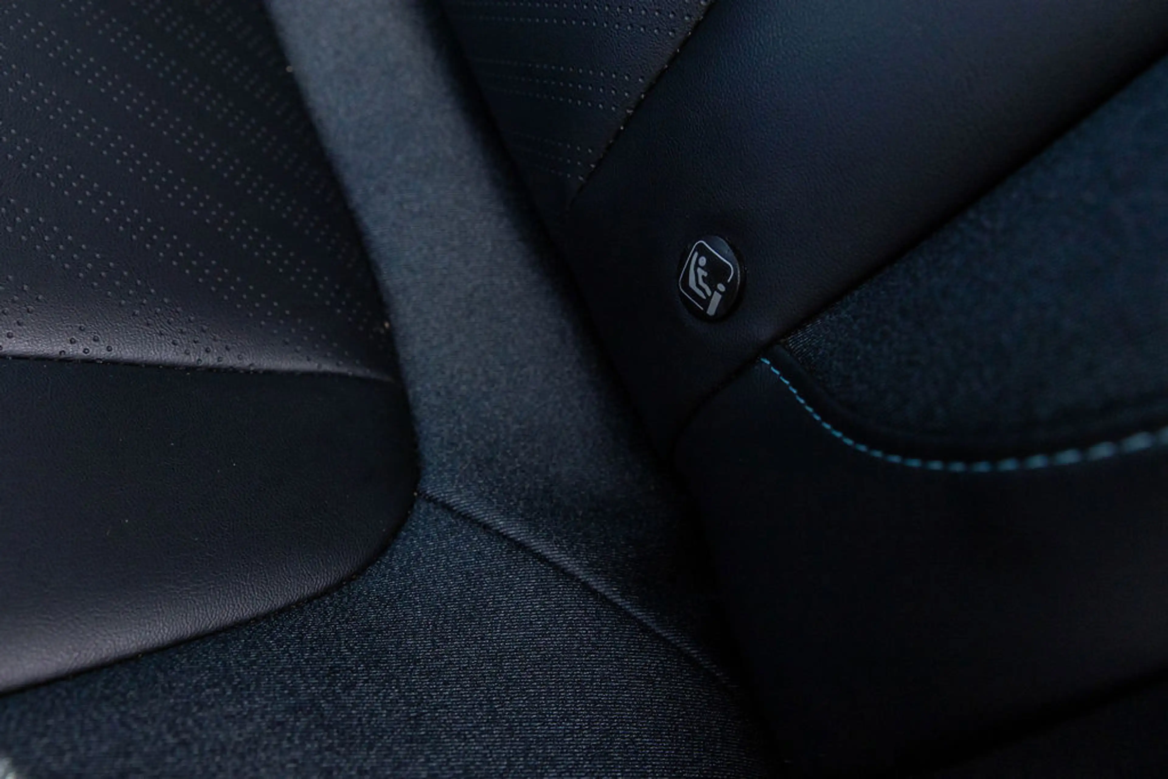 MG MG5 Electric Long Range Luxury 61 kWh Black — photo 34