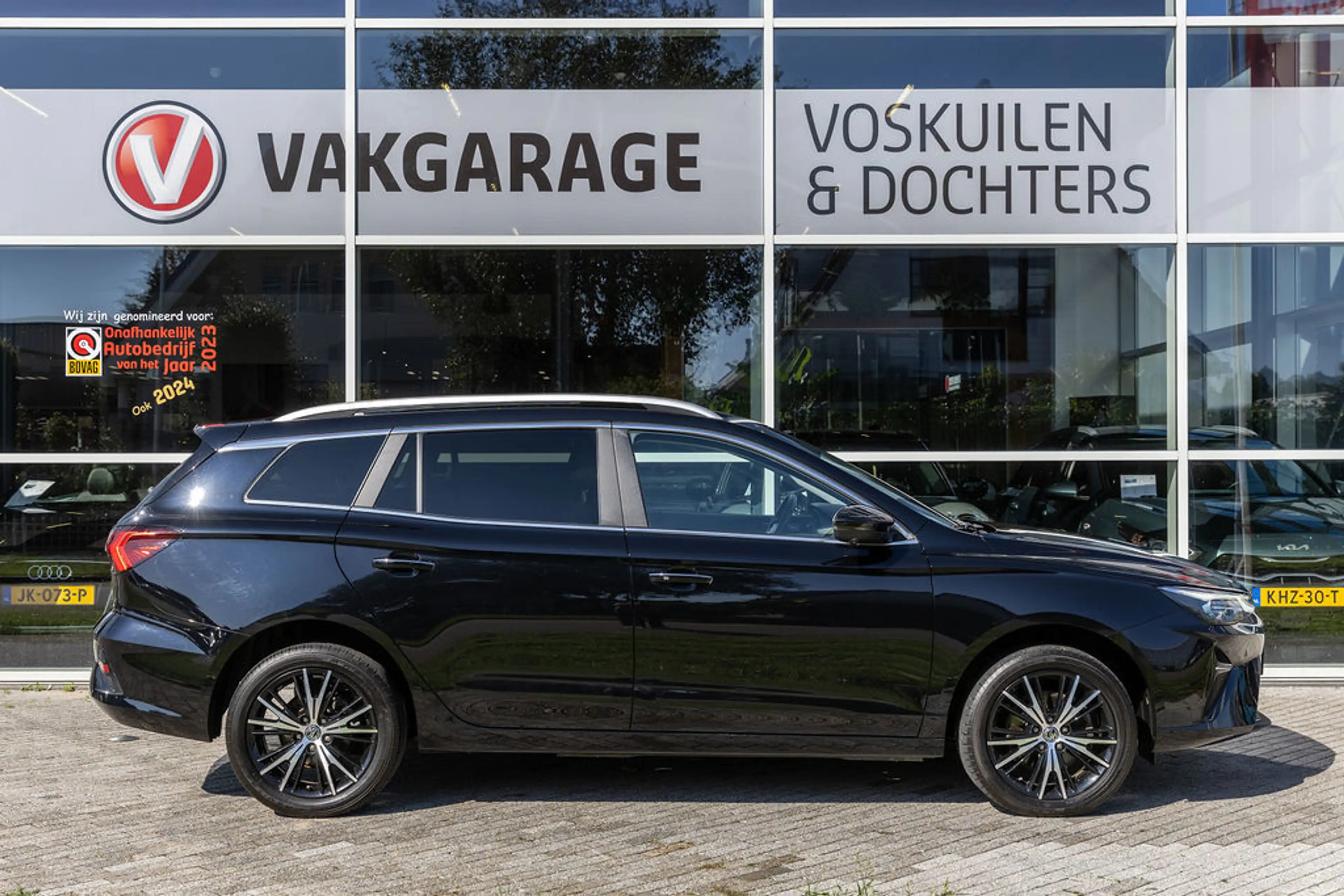 MG MG5 Electric Long Range Luxury 61 kWh Black — photo 39