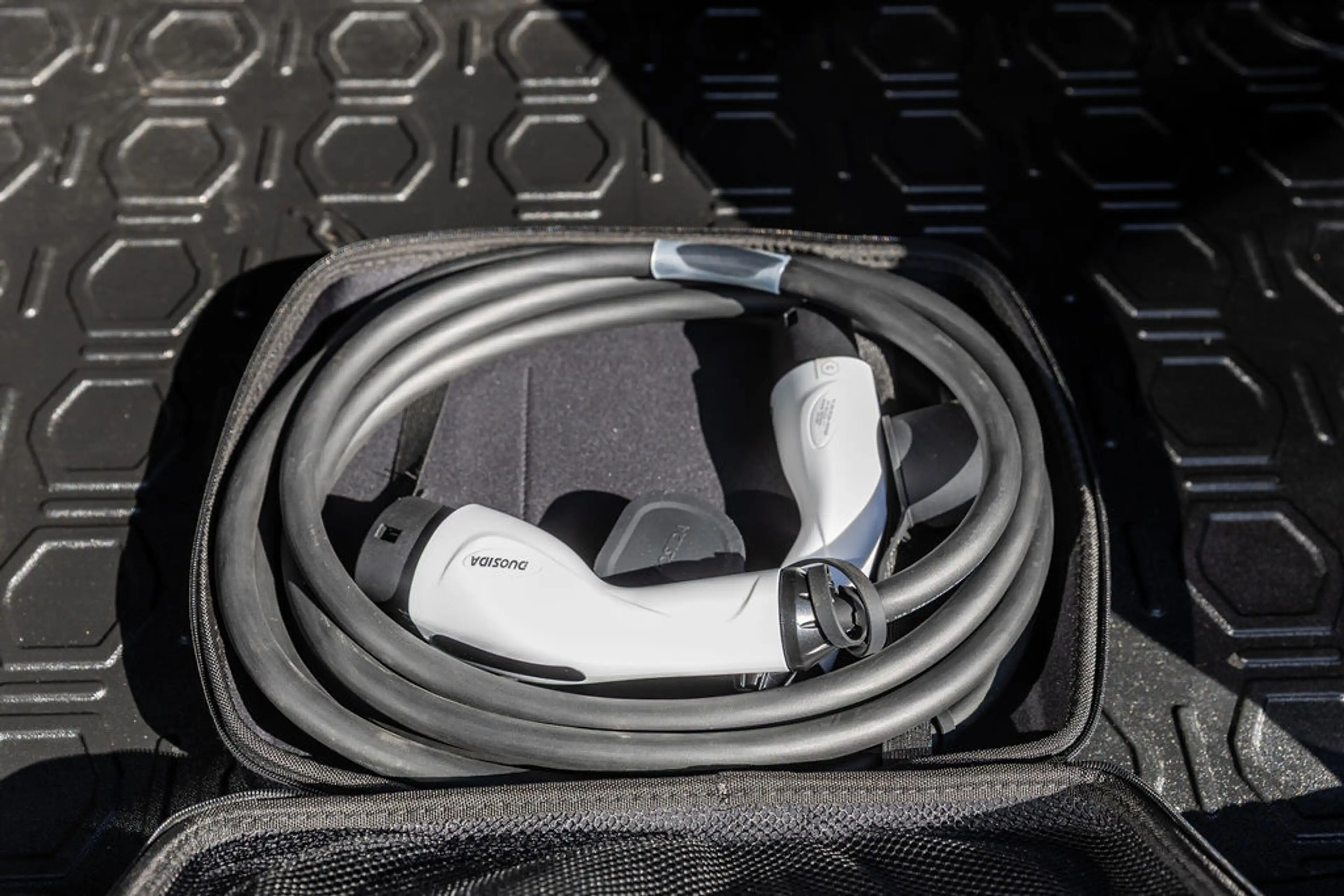 MG MG5 Electric Long Range Luxury 61 kWh Black — photo 45