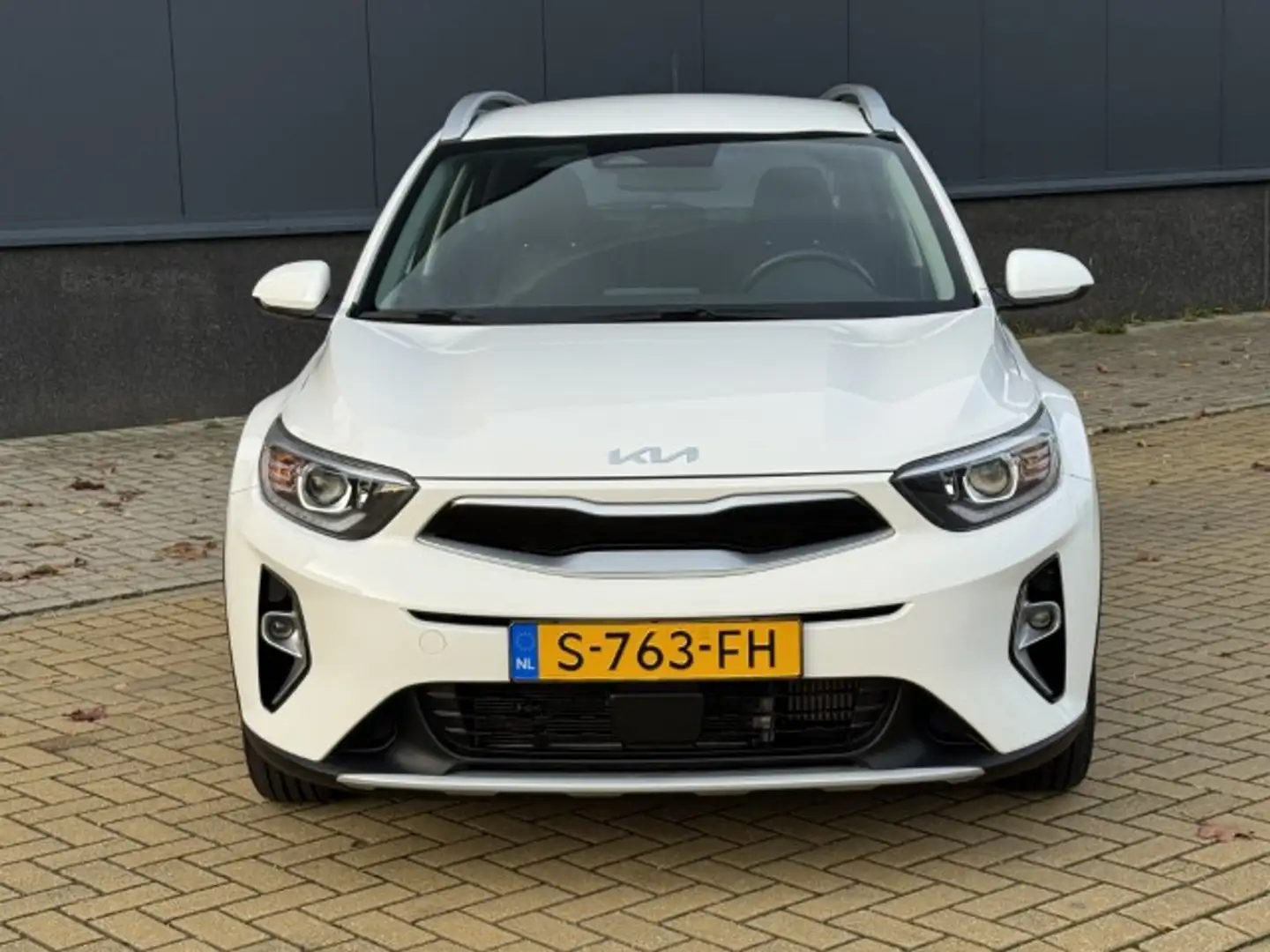 Kia Stonic 1.0 T-GDi MHEV DynamicLine Blanc - 2