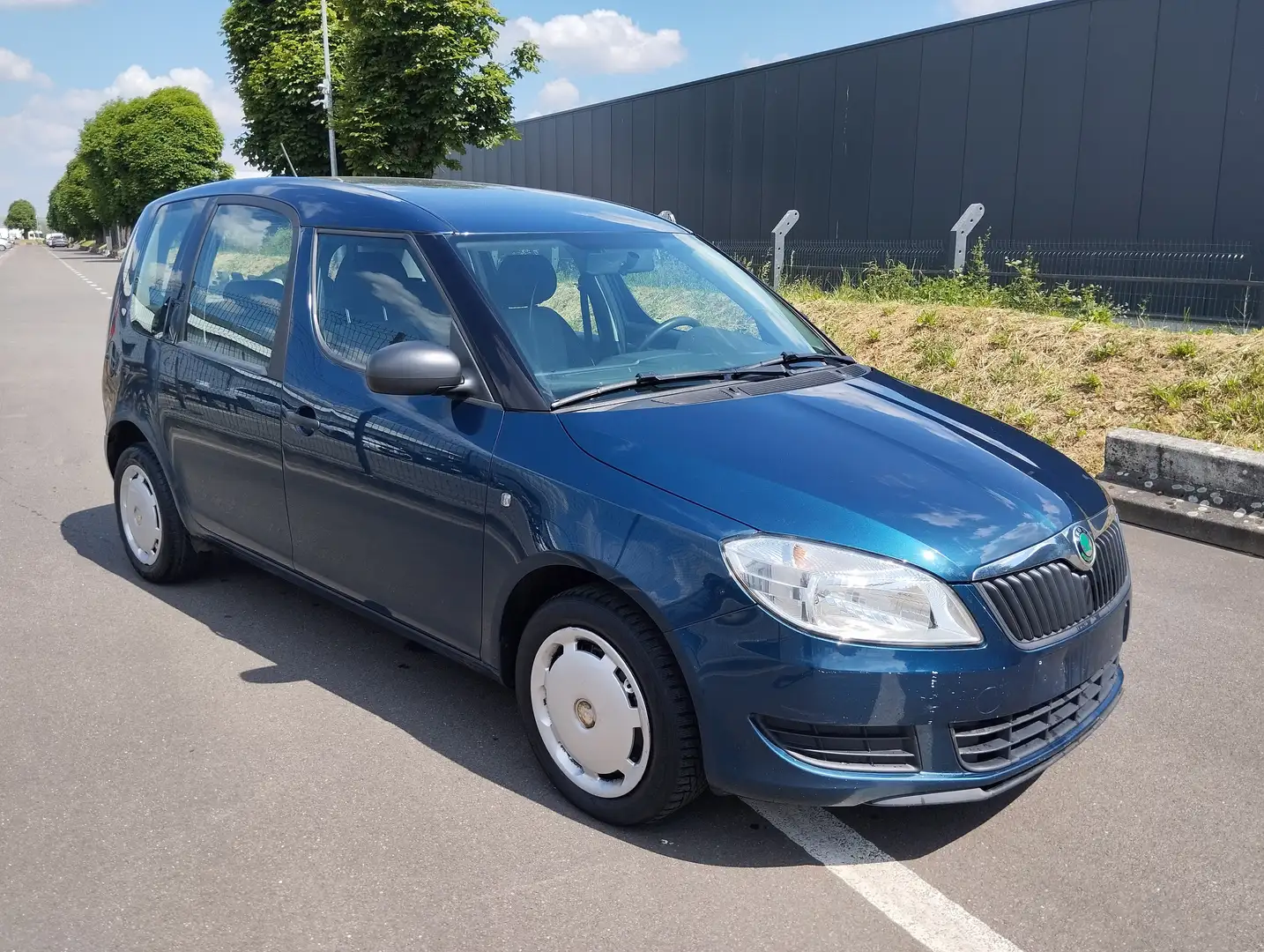 Skoda Roomster 1.6 CR TDi Ambiente DPF Azul - 2