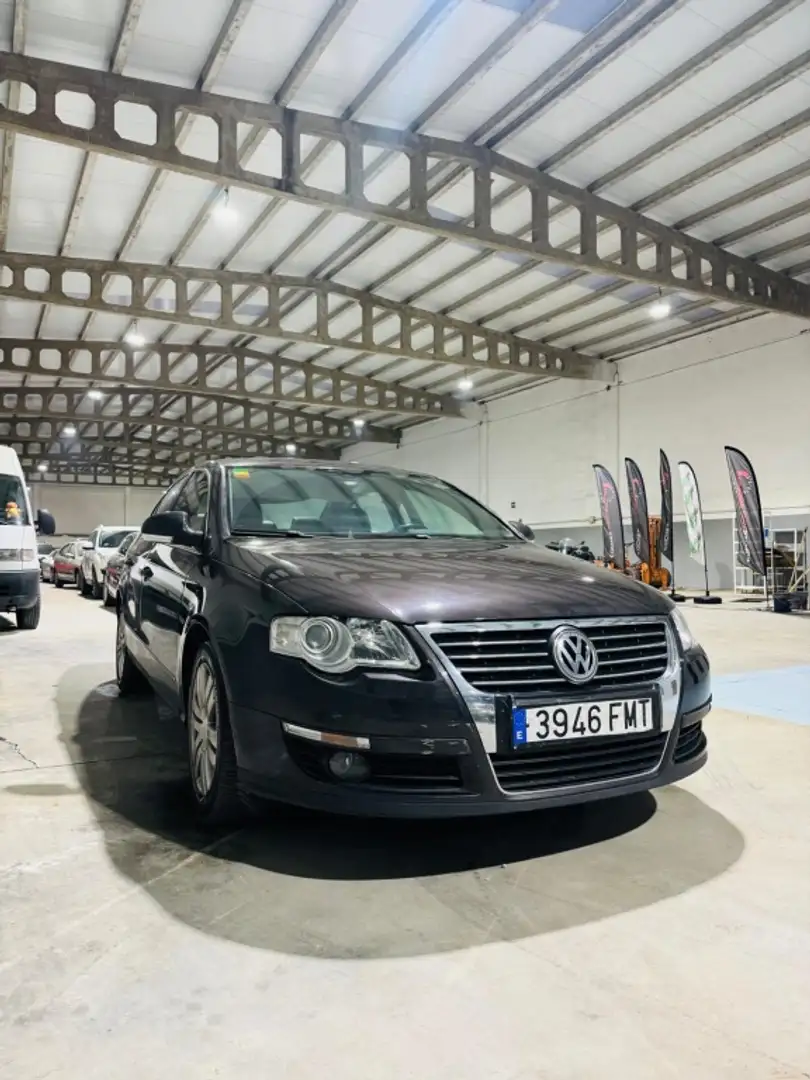 Volkswagen Passat Variant 2.0TDI Individual DPF Schwarz - 2