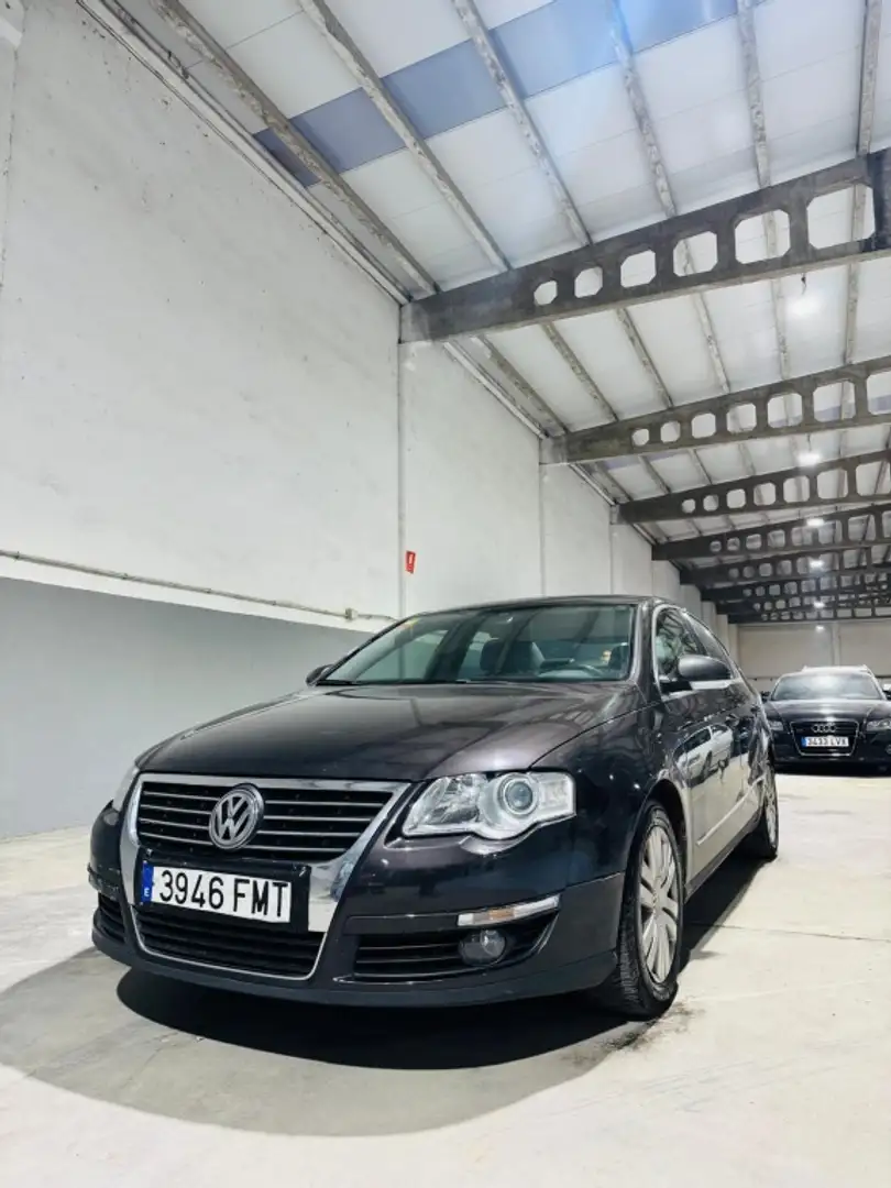 Volkswagen Passat Variant 2.0TDI Individual DPF Schwarz - 1