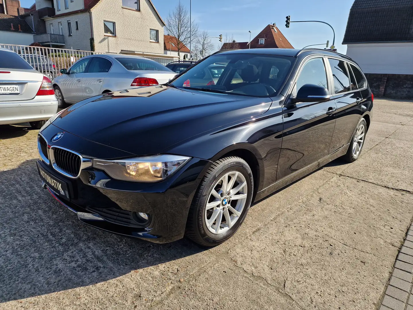 BMW 318 Touring **TÜV-03.27*Kette-Neu*Aut*Pano*PDC*Navi Schwarz - 1
