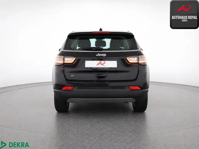 Jeep Compass view 4