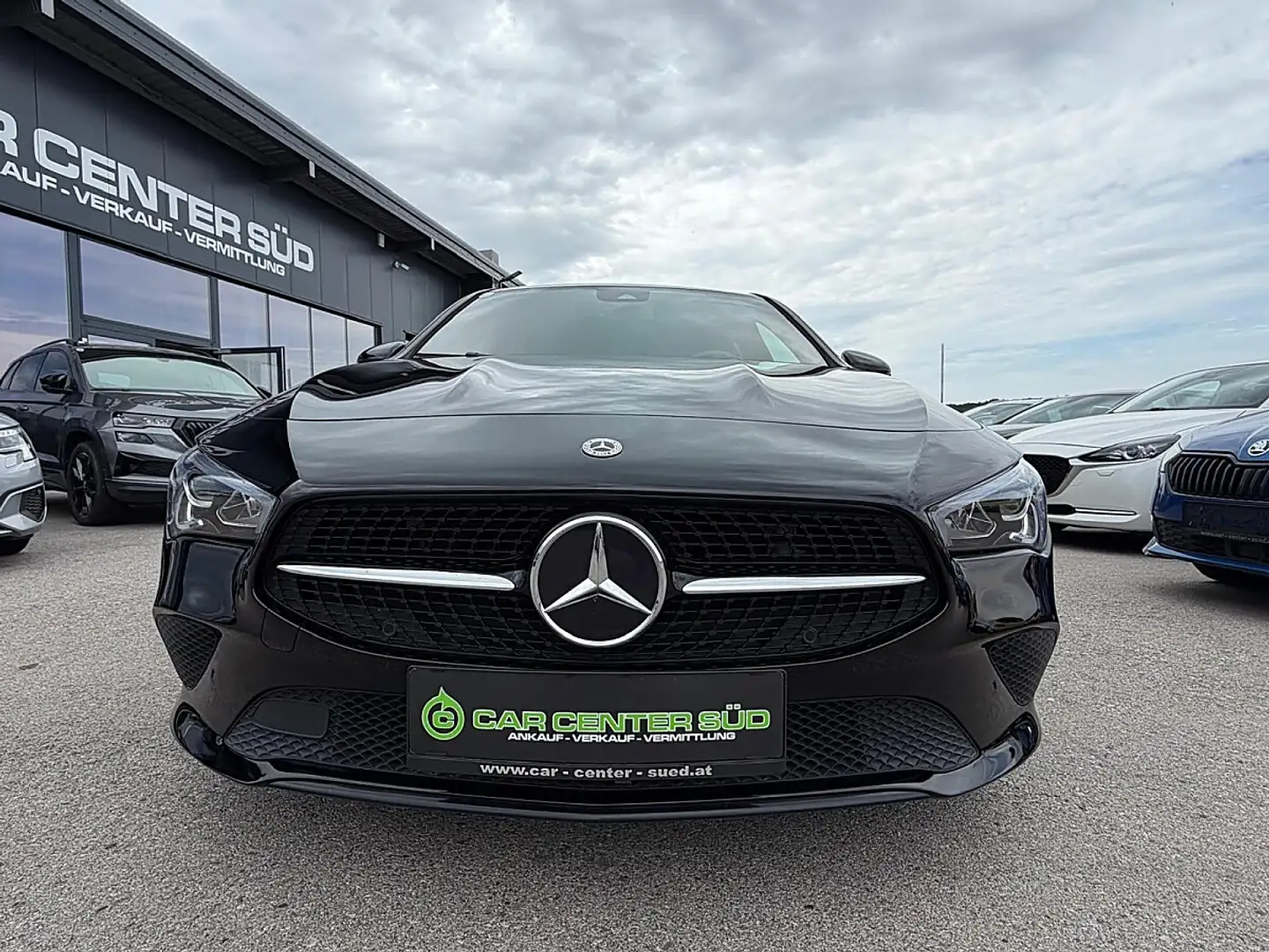 Mercedes-Benz CLA 200 d Shooting Brake 4MATIC Aut. Schwarz - 2