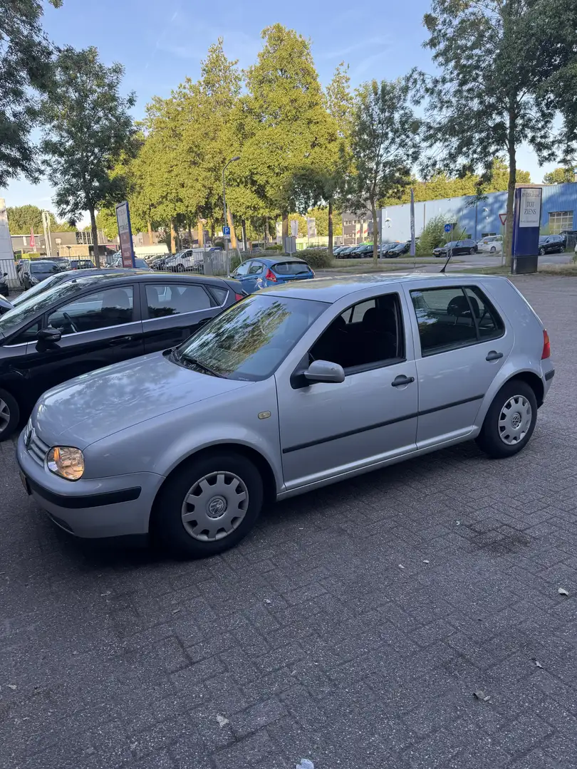 Volkswagen Golf 1.6 Trendline Grijs - 2