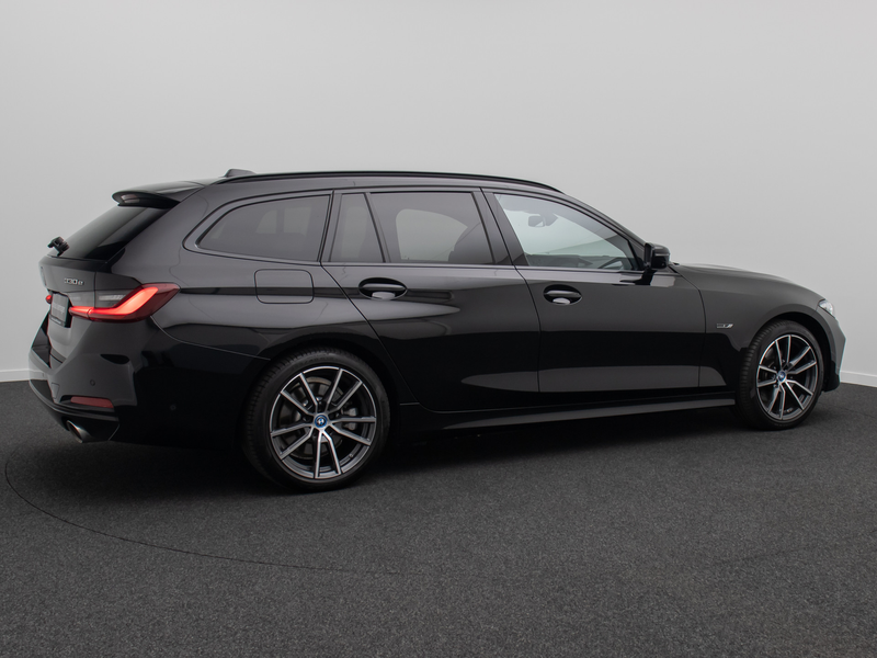 BMW 330 360°HUD DAB HiFi Lnkrhzg ACC Komfort Sport — photo 6