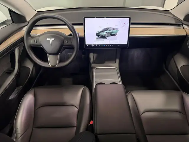 Tesla Model 3 view 5