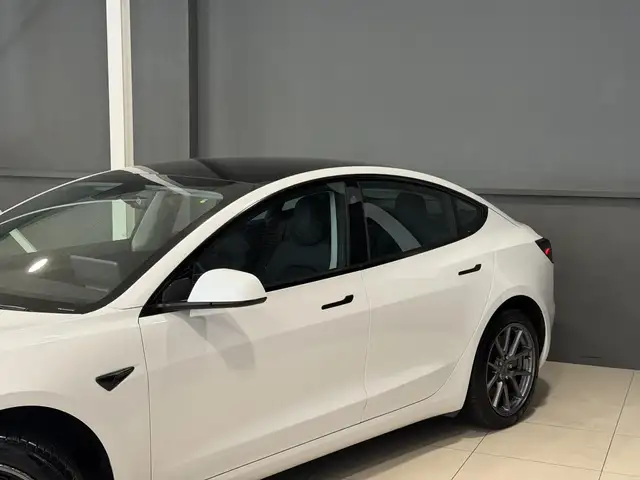Tesla Model 3 view 14