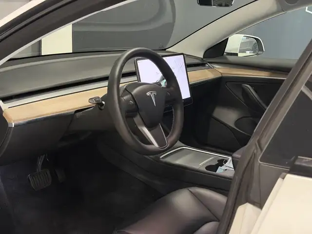 Tesla Model 3 view 15