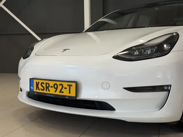 Tesla Model 3 view 10