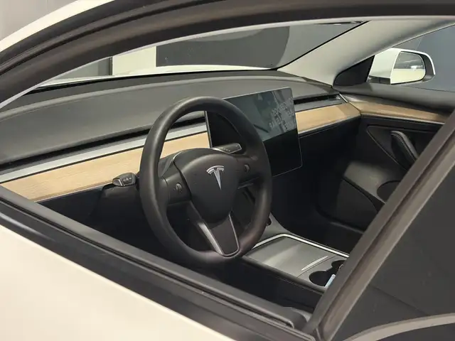 Tesla Model 3 view 3