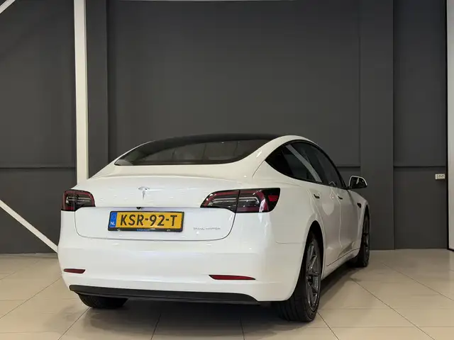 Tesla Model 3 view 4