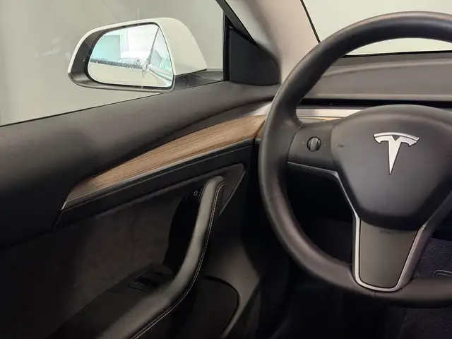 Tesla Model 3 view 9