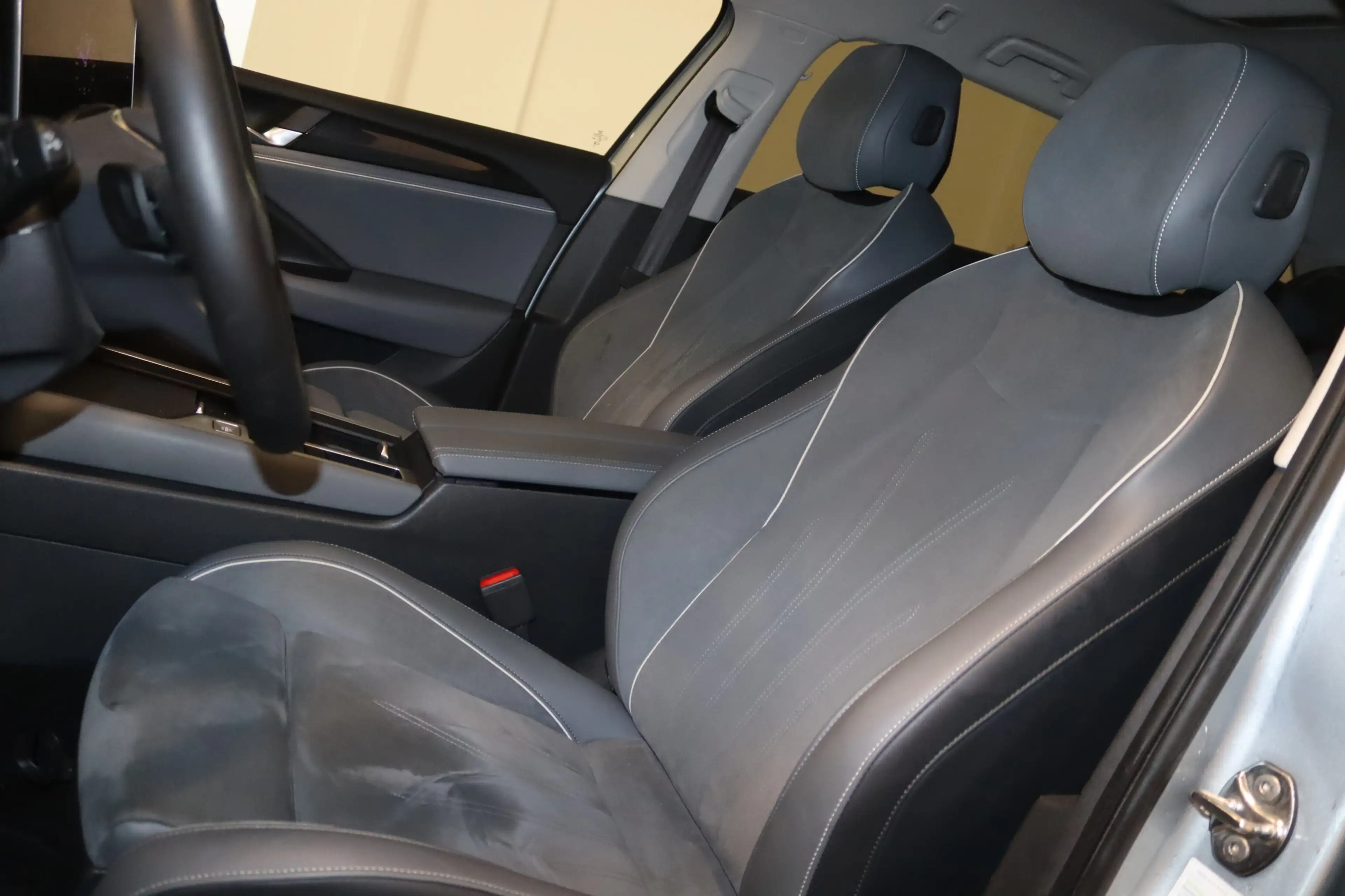 Volkswagen Passat 2.0 TDI Business-VIRT-NAV-AHK-KAM-LED-HUD — photo 4