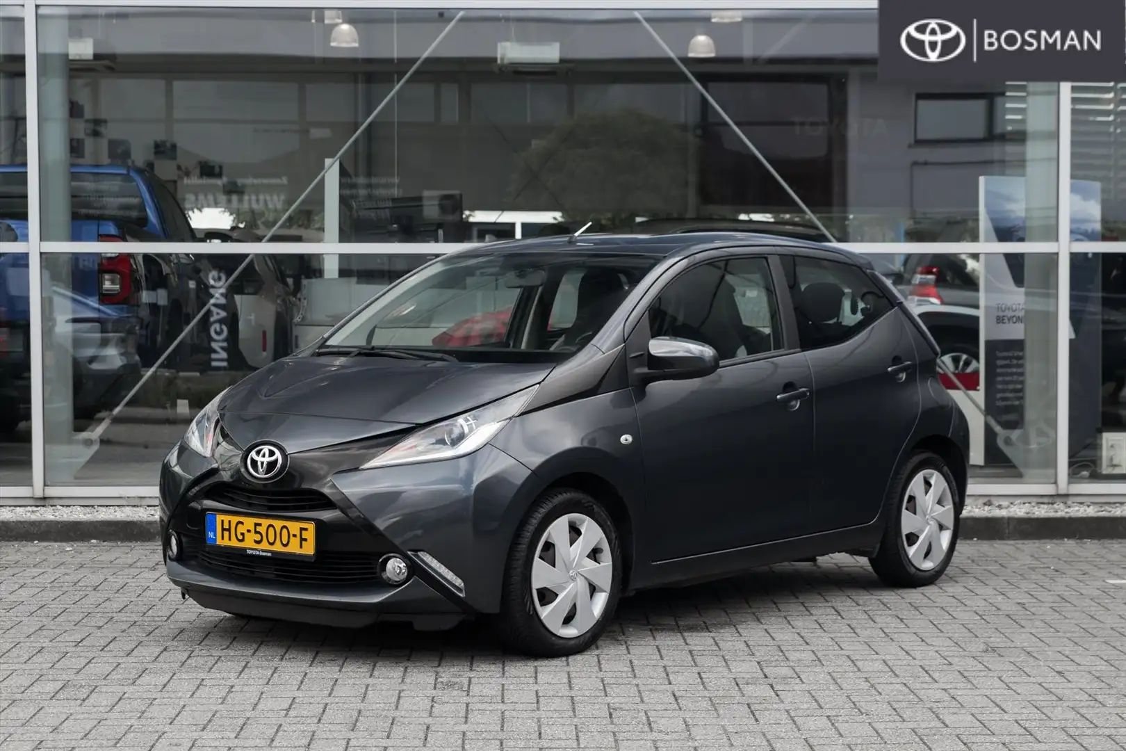 Toyota Aygo 1.0 VVT-i 69pk 5D x-play Сірий - 1