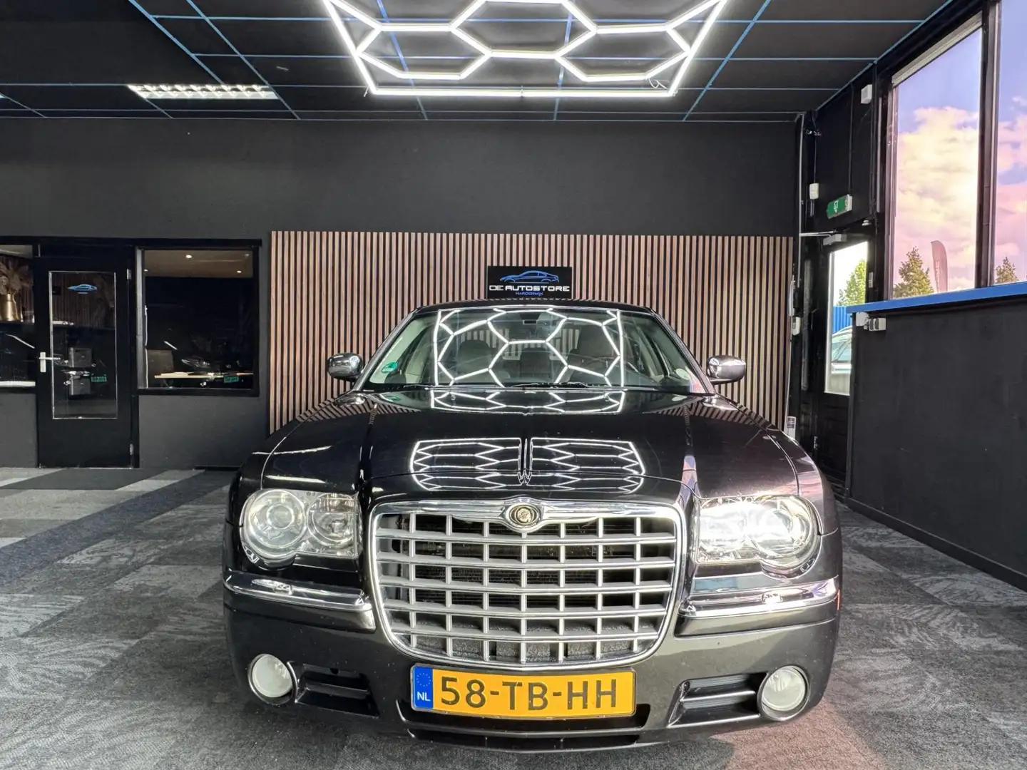 Chrysler 300C 3.0 V6 CRD 1e Eig Leder Xenon Cruise Airco Youngti Noir - 2