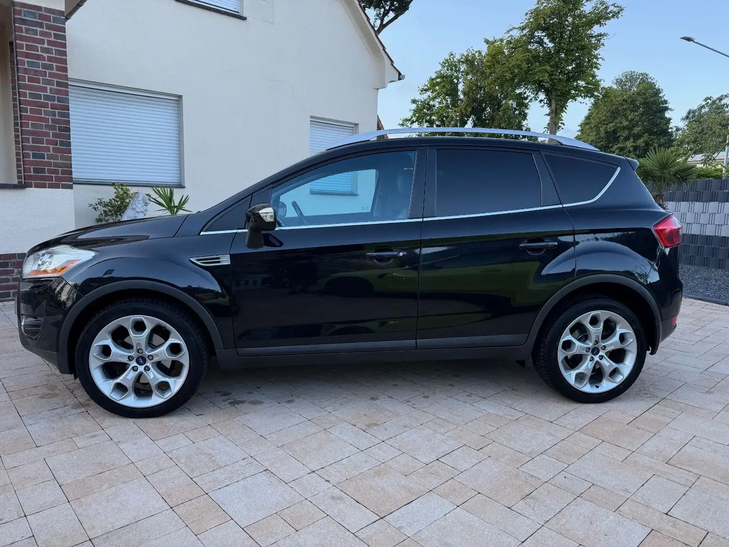 Ford Kuga 2.5 Titanium+LPG Gas+Leder+Panorama+Xenon+ Czarny - 2