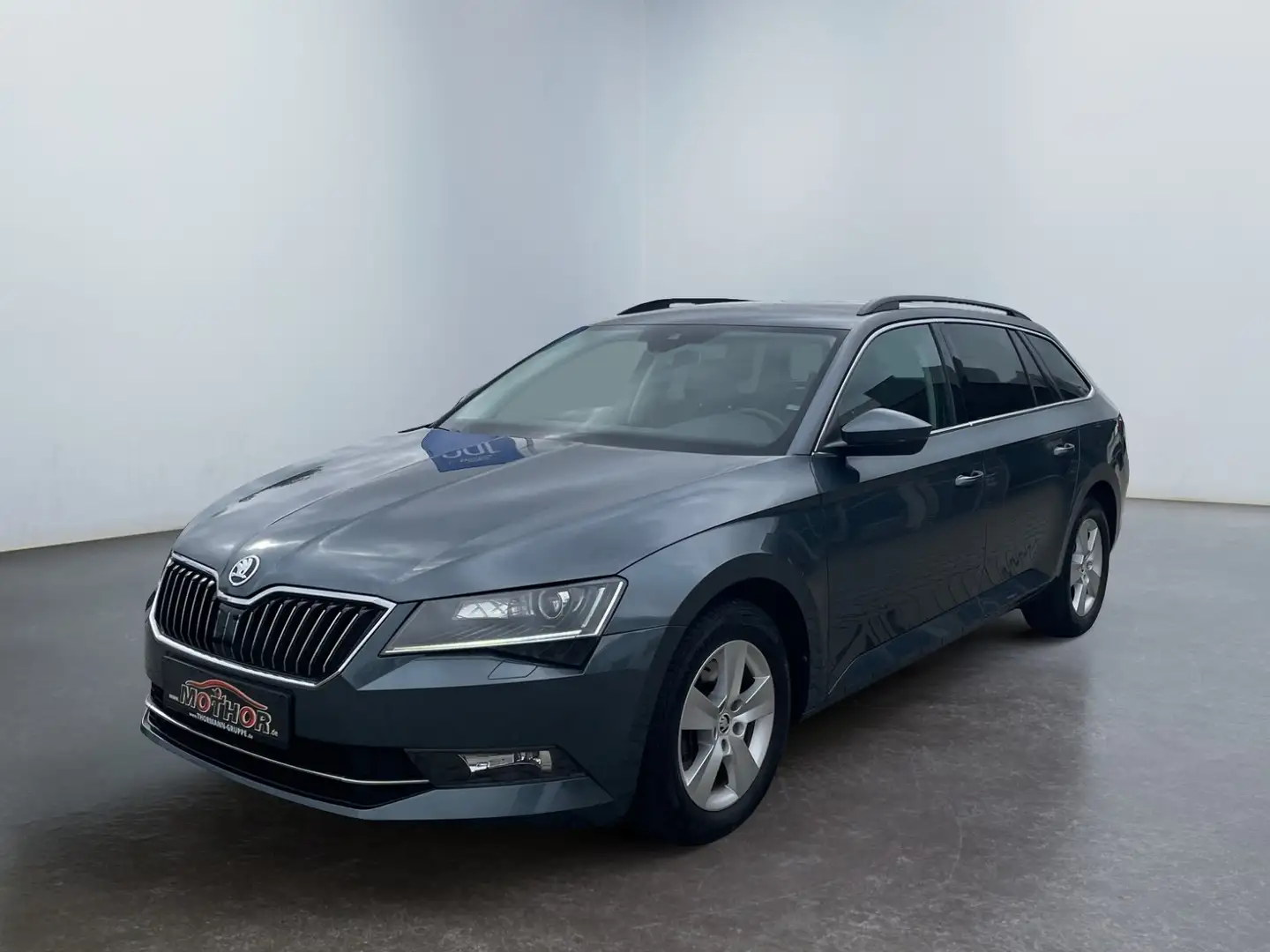 Skoda Superb Combi Ambition 2.0 TDI ACC NAVI PDC DAB Grijs - 2
