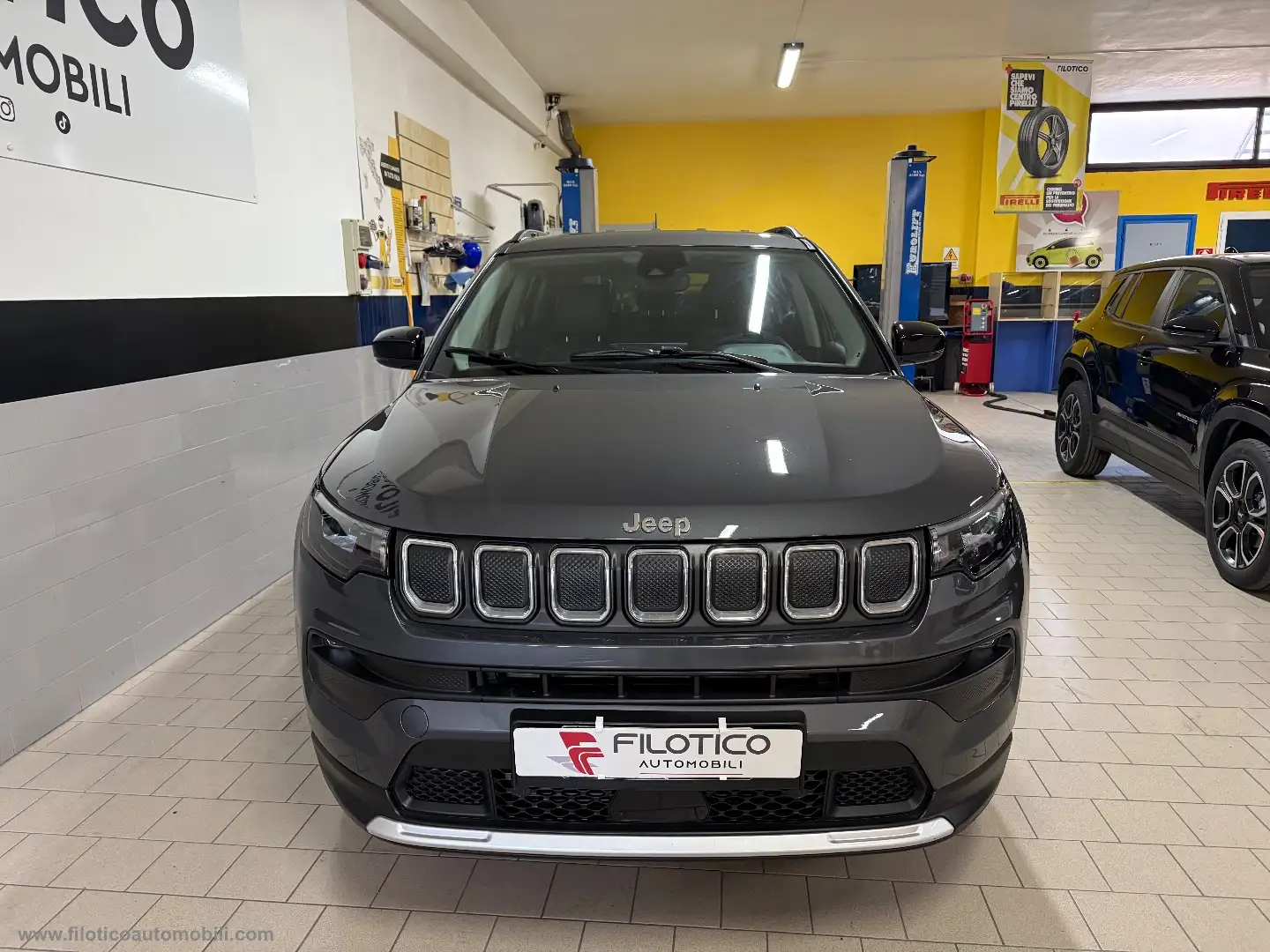 Jeep Compass 1.6 Mjt II 2WD Limited 130CV PROIETTORI LED - CAR Grau - 2