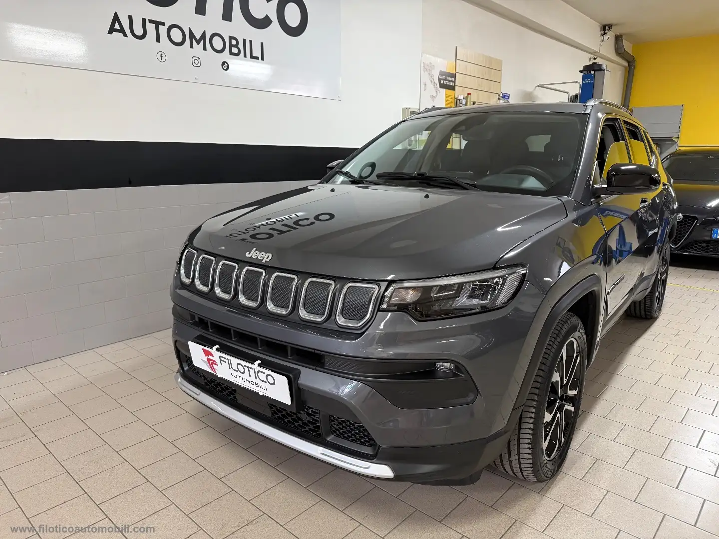 Jeep Compass 1.6 Mjt II 2WD Limited 130CV PROIETTORI LED - CAR Grau - 1