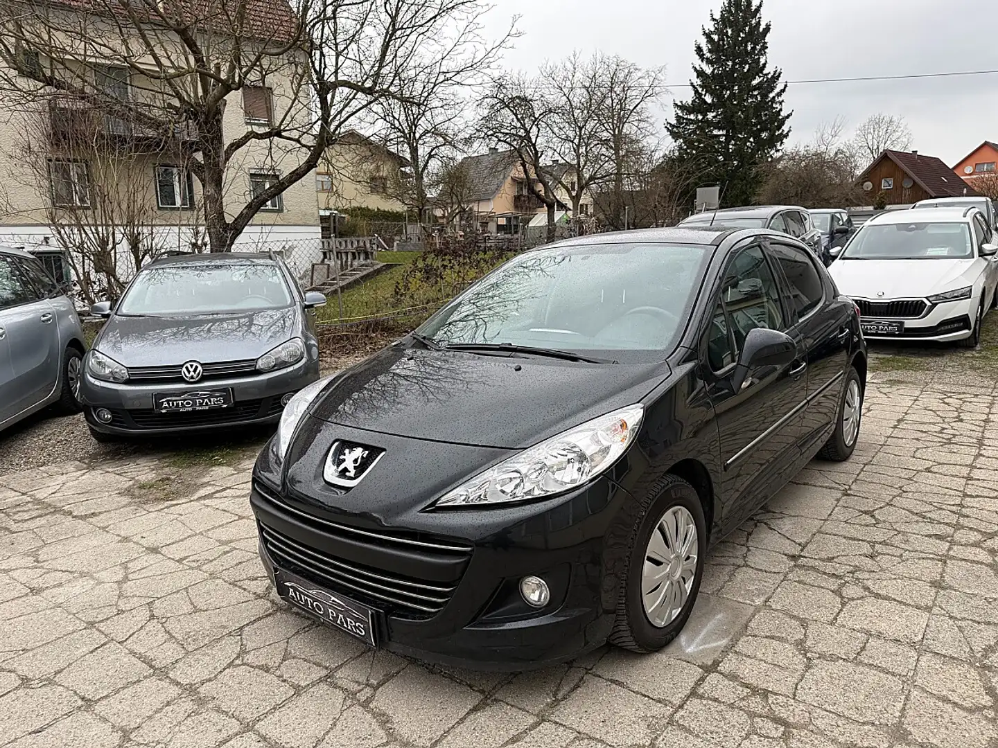 Peugeot 207 Active 1,6 HDi 95 FAP Schwarz - 1