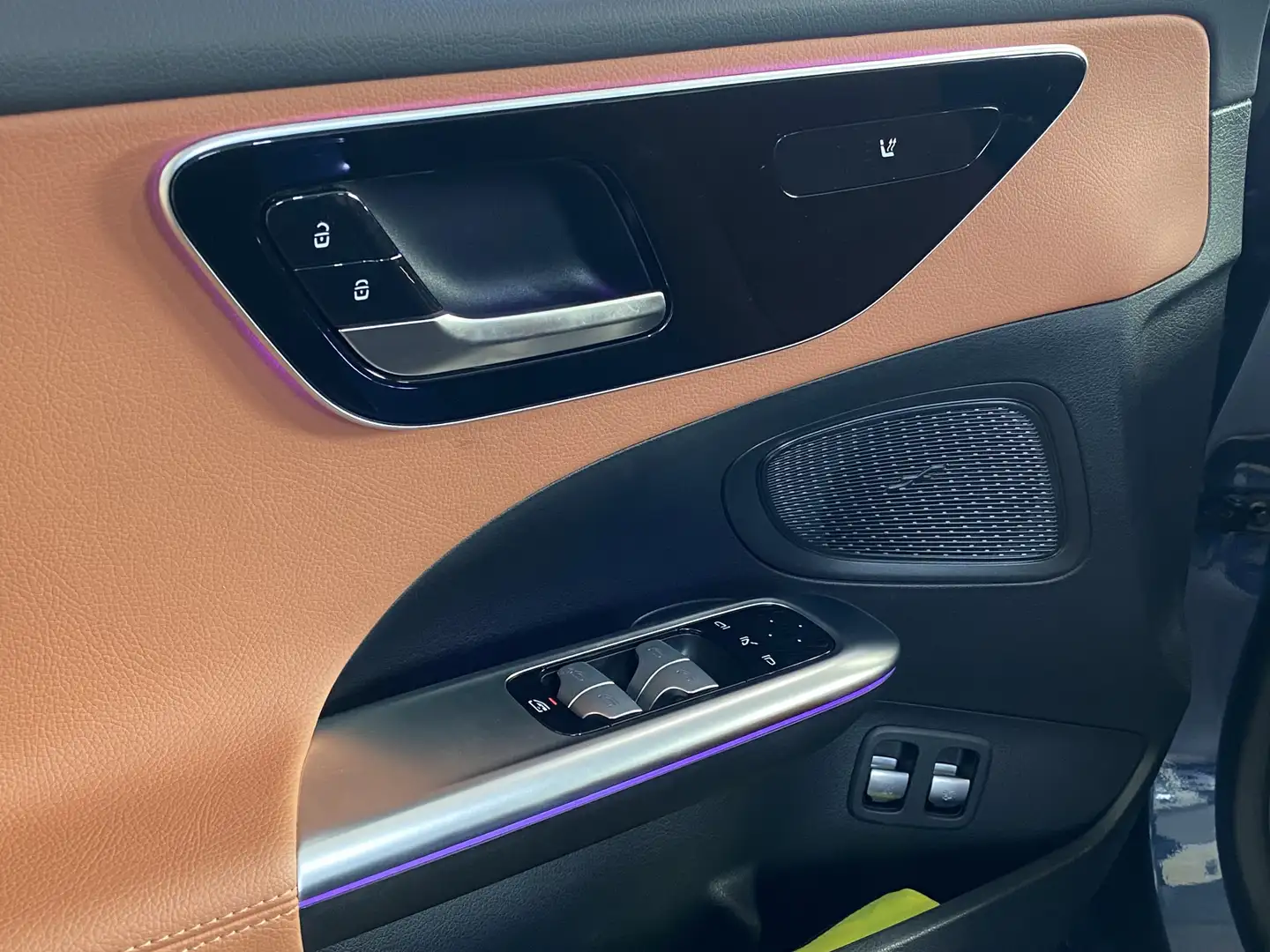 Mercedes-Benz E 300 Mild-Hybrid*ACC*LED*Navi*R.Cam*SHZ*CarPlay Schwarz - 1