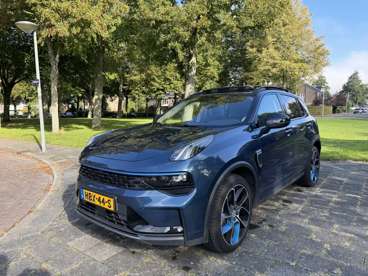 Lynk & Co 01