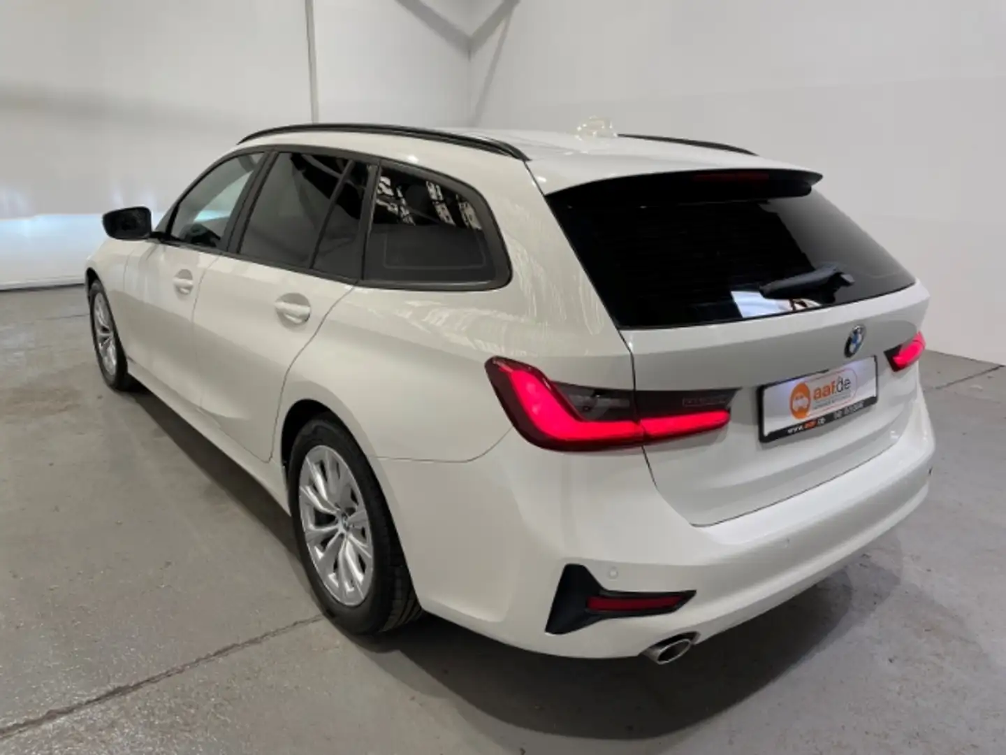 BMW 318 D Touring Advantage EU6d Navi LED PDCv+h Weiß - 2