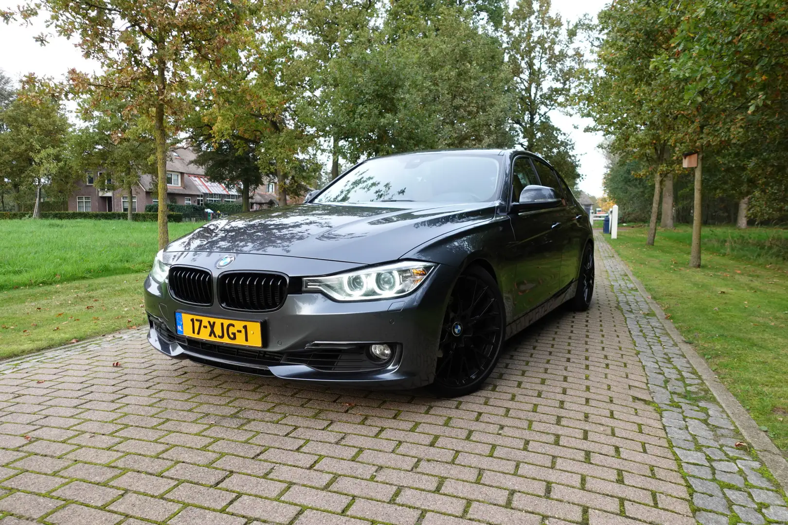 BMW 320 3-serie 320i High Executive Grau - 1
