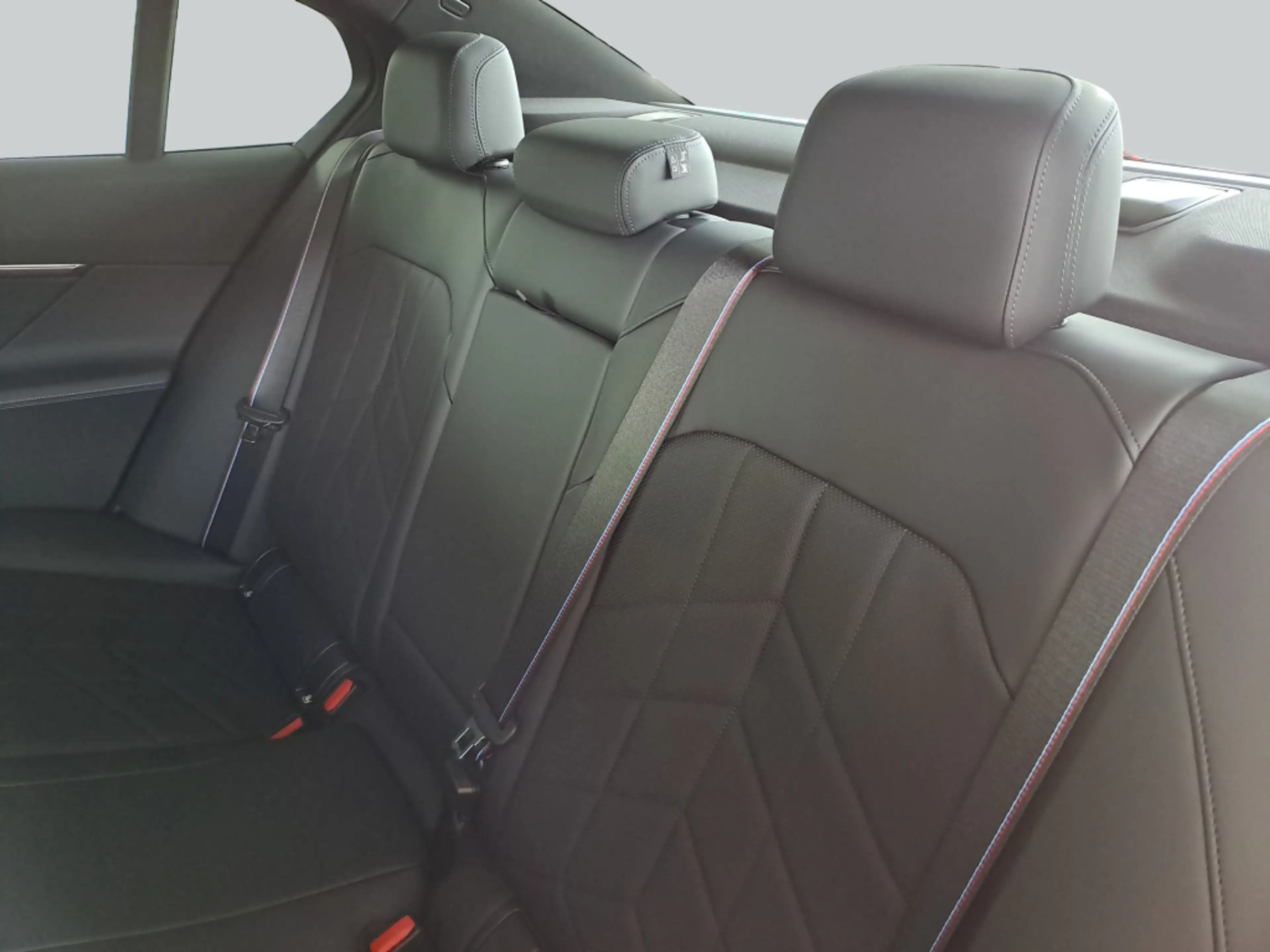BMW i5 eDrive40 — photo 13