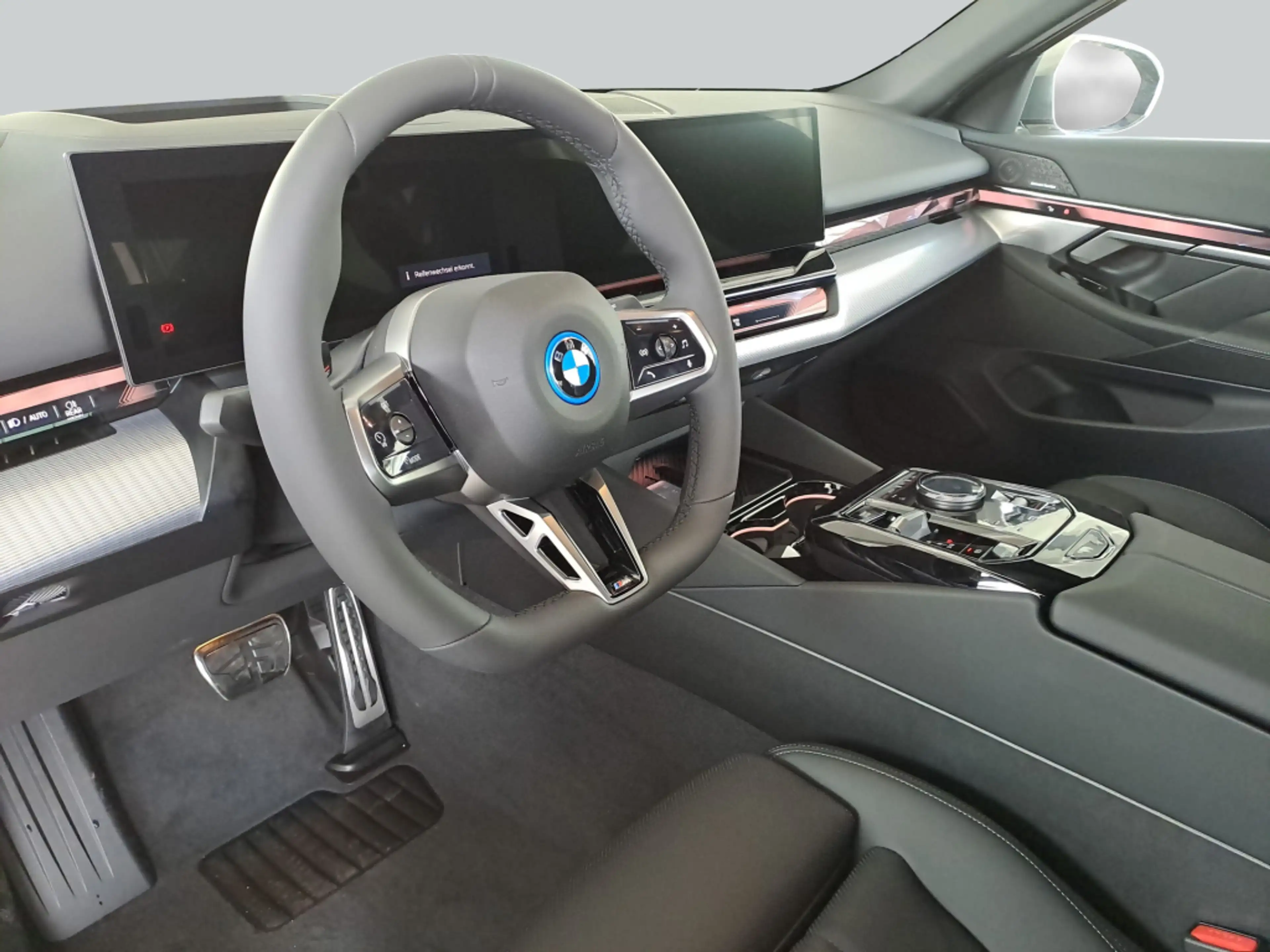 BMW i5 eDrive40 — photo 11