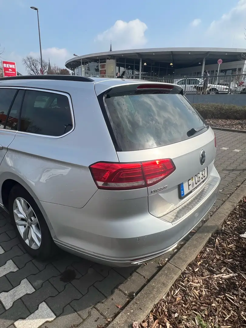Volkswagen Passat Variant 2.0 TDI (BlueMotion Technology) Comfortline - 2