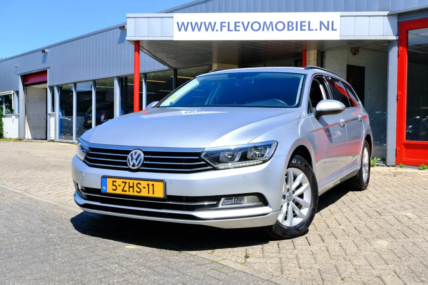 Volkswagen Passat Variant 1.6 TDI 120PK Comfortline LED|Navi|PDC|Clima|Cruis Grijs - 1
