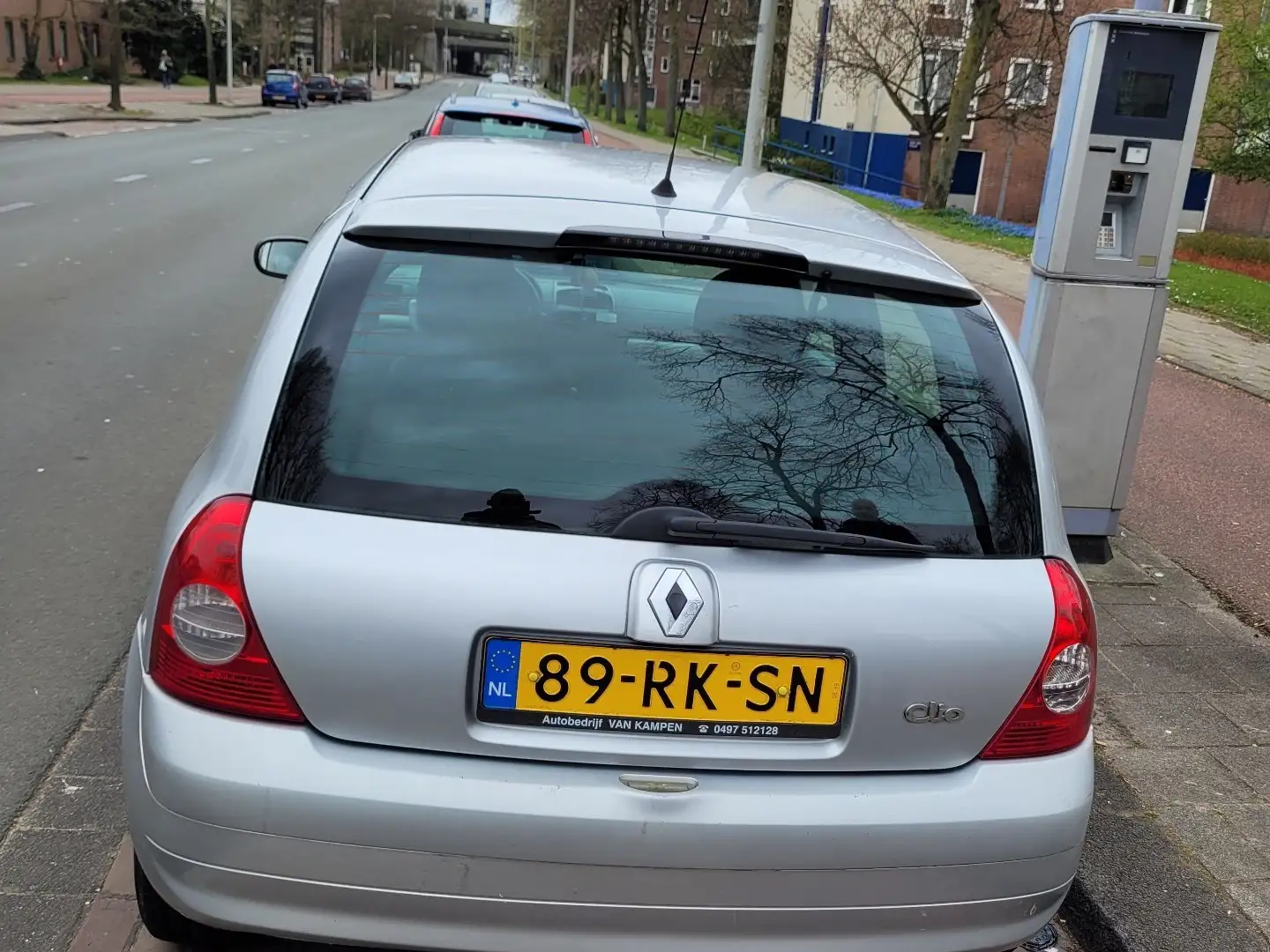 Renault Clio 1.2-16V Auth.Comf. Grijs - 2