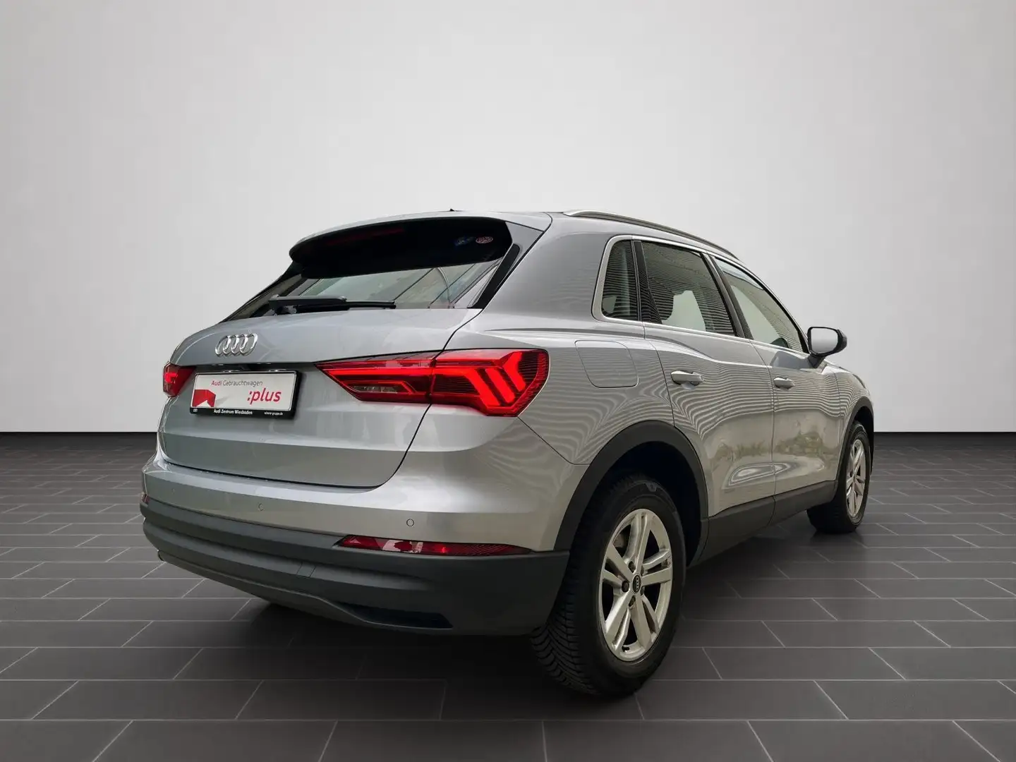 Audi Q3 TFSI e 45 TFSI e 180(245) kW(PS) S tronic Silber - 2