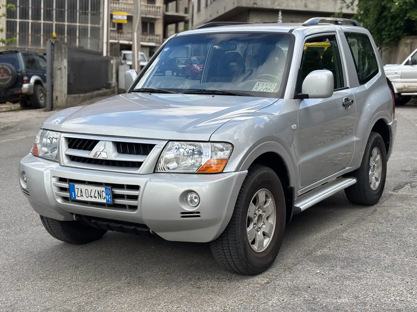 Mitsubishi Pajero Pajero 3p 2.5 tdi GLX 115cv Grigio - 1