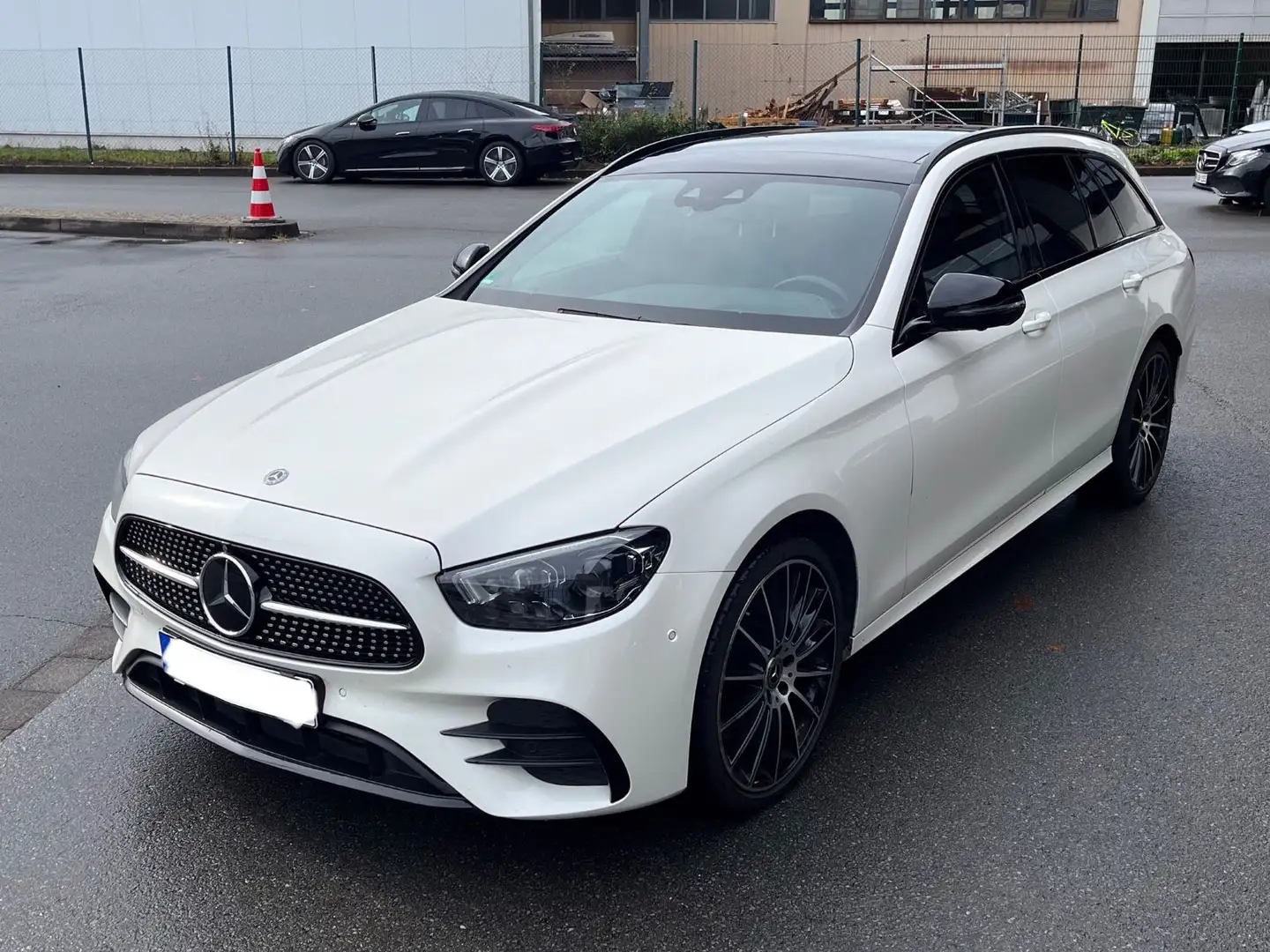 Mercedes-Benz E 400 d  4Matic AMG Pano Night Head Up 20* AHK Weiß - 1