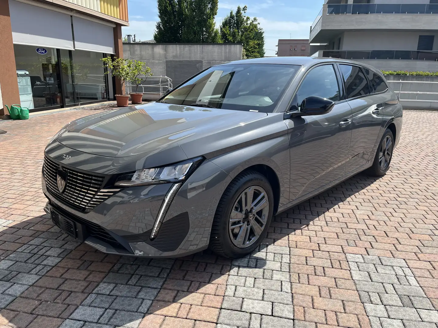 Peugeot 308 SW 1.2 PT 130CV ALLURE EAT8 Grau - 1