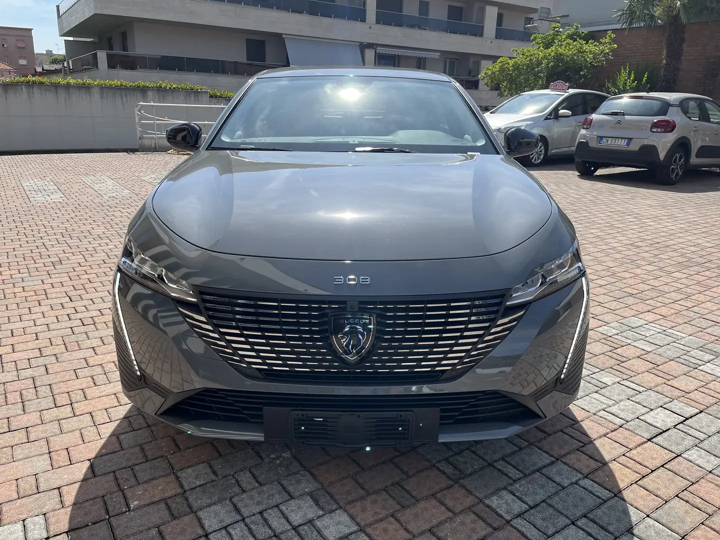 Peugeot 308 SW 1.2 PT 130CV ALLURE EAT8 Grau - 2
