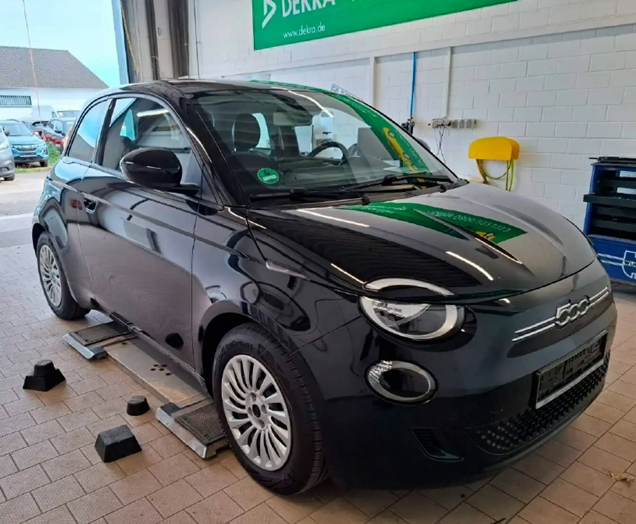 Fiat 500e 320 Km Reichweite Navi - Klimaautomatik Schwarz - 1
