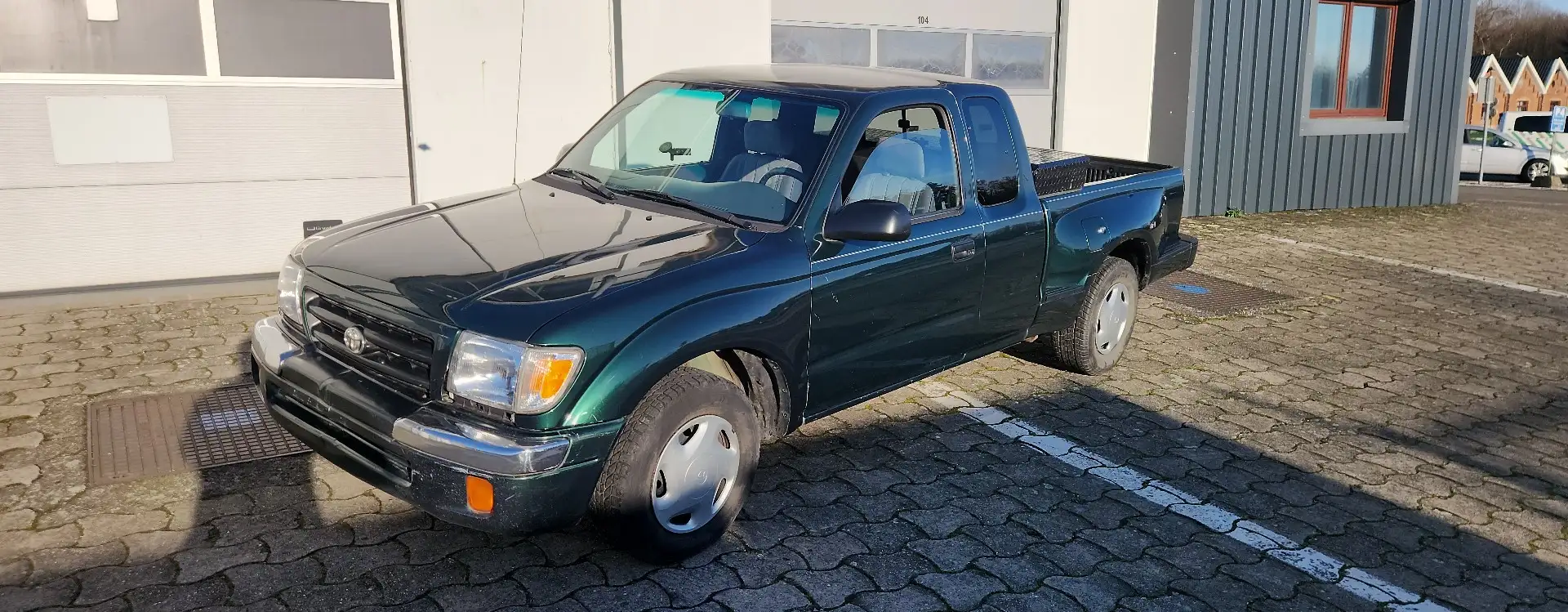 Toyota Tacoma SR5 - 1