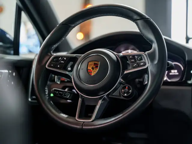 Porsche Cayenne view 8