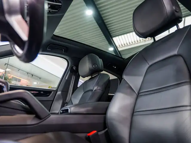 Porsche Cayenne view 15