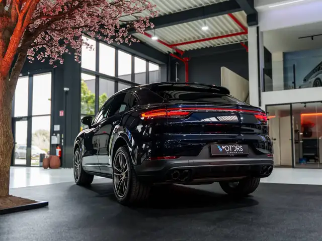Porsche Cayenne view 3